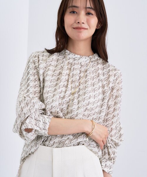INDIVI（インディヴィ）の「【きれいめ／オフィス／イベント】フェザージャカードブラウス（シャツ/ブラウス・レディース・ブラック/ベージュ系その他/ホワイト系1・38/34/05/15 /13）」の3枚目の写真