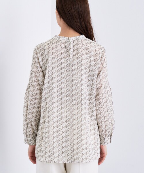 INDIVI（インディヴィ）の「【きれいめ／オフィス／イベント】フェザージャカードブラウス（シャツ/ブラウス・レディース・ブラック/ベージュ系その他/ホワイト系1・38/34/05/15 /13）」の8枚目の写真