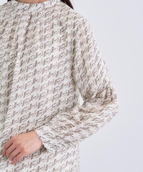 INDIVI（インディヴィ）の「【きれいめ／オフィス／イベント】フェザージャカードブラウス（シャツ/ブラウス・レディース・ブラック/ベージュ系その他/ホワイト系1・38/34/05/15 /13）」の5枚目の写真