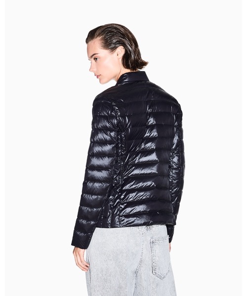 ARMANI EXCHANGE（アルマーニエクスチェンジ）の「【A|X アルマーニ エクスチェンジ】＜オンライン限定＞AXロゴ ライトダウンジャケット（ダウンジャケット/コート・レディース・ブラック・X-SMALL/X-LARGE/SMALL/MEDIUM/LARGE）」の2枚目の写真