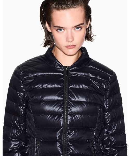 ARMANI EXCHANGE（アルマーニエクスチェンジ）の「【A|X アルマーニ エクスチェンジ】＜オンライン限定＞AXロゴ ライトダウンジャケット（ダウンジャケット/コート・レディース・ブラック・X-SMALL/X-LARGE/SMALL/MEDIUM/LARGE）」の3枚目の写真