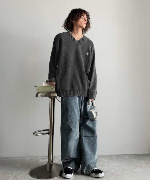 Classical Origin(クラシカルオリジン)の「「垢抜け確定。」綿100%刺繍入りピグメント加工オーバーサイズVネックセーター/Pigment-Dyed 100% Cotton Embroidered V-Neck Sweater(ニット/セーター・メンズ・ブルー/ブラック/ブラウン/ボルドー・LARGE/MEDIUM/SMALL)」の6枚目の写真