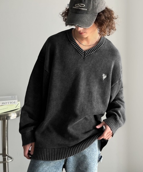 Classical Origin(クラシカルオリジン)の「「垢抜け確定。」綿100%刺繍入りピグメント加工オーバーサイズVネックセーター/Pigment-Dyed 100% Cotton Embroidered V-Neck Sweater(ニット/セーター・メンズ・ブルー/ブラック/ブラウン/ボルドー・LARGE/MEDIUM/SMALL)」の8枚目の写真