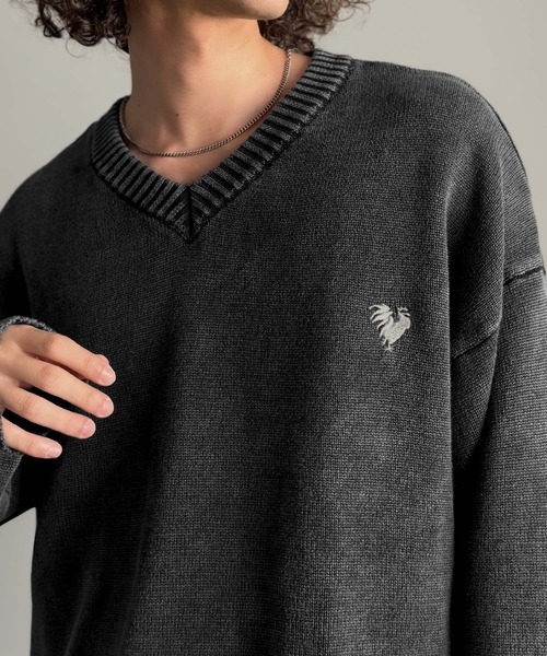 Classical Origin(クラシカルオリジン)の「「垢抜け確定。」綿100%刺繍入りピグメント加工オーバーサイズVネックセーター/Pigment-Dyed 100% Cotton Embroidered V-Neck Sweater(ニット/セーター・メンズ・ブルー/ブラック/ブラウン/ボルドー・LARGE/MEDIUM/SMALL)」の5枚目の写真