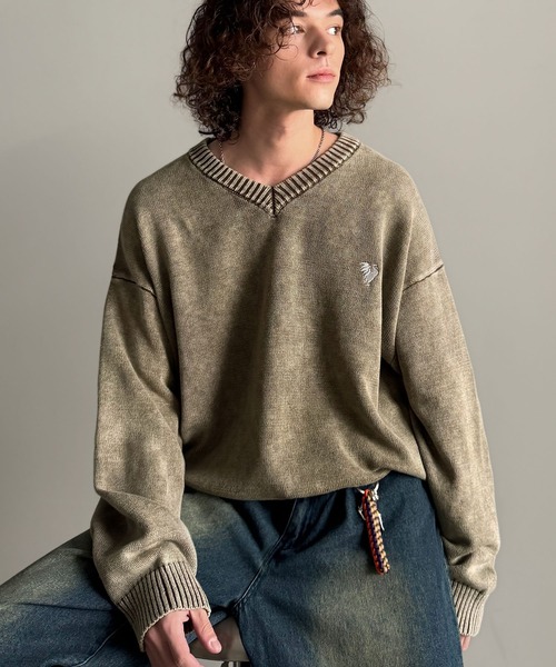 Classical Origin(クラシカルオリジン)の「「垢抜け確定。」綿100%刺繍入りピグメント加工オーバーサイズVネックセーター/Pigment-Dyed 100% Cotton Embroidered V-Neck Sweater(ニット/セーター・メンズ・ブルー/ブラック/ブラウン/ボルドー・LARGE/MEDIUM/SMALL)」の13枚目の写真