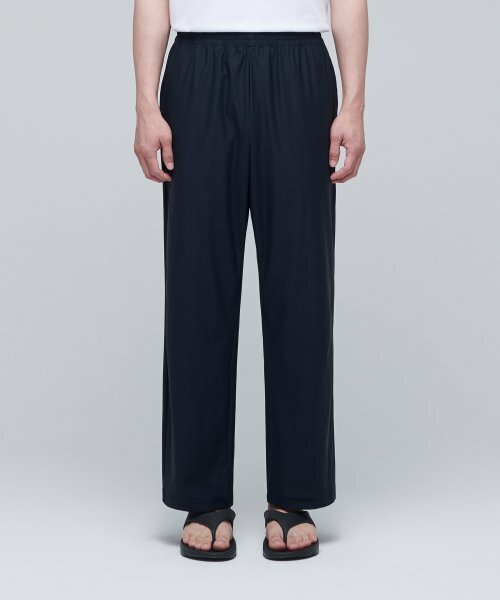 MUSINSA STANDARD（ムシンサスタンダード）の「[クールタンダード] クーリングワイドバンディングパンツ [ネイビー]（スウェットパンツ・メンズ・その他・40/38/32/30/26/28/34/36/42）」の2枚目の写真