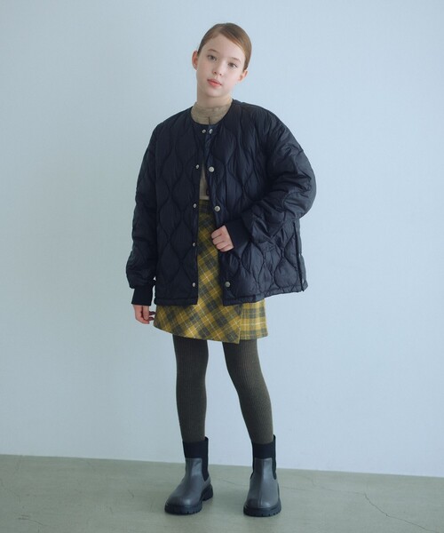 green label relaxing（グリーンレーベルリラクシング）の「【別注】＜TAION＞ノーカラー ダウン / キッズ  140cm-150cm（ダウンジャケット/コート・キッズ・ブラック/オリーブ・150cm/140cm）」の4枚目の写真