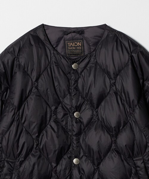 green label relaxing（グリーンレーベルリラクシング）の「【別注】＜TAION＞ノーカラー ダウン / キッズ  140cm-150cm（ダウンジャケット/コート・キッズ・ブラック/オリーブ・150cm/140cm）」の20枚目の写真