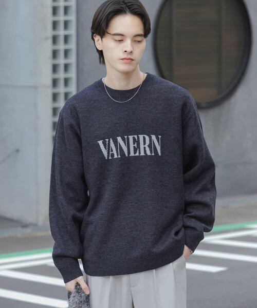 SENSE OF PLACE by URBAN RESEARCH(センスオブプレイスバイアーバンリサーチ)の「ロゴグラフィッククルーネックニット(ニット/セーター・メンズ・ブラウン/ライトベージュ/ブラック・LARGE/MEDIUM)」の4枚目の写真