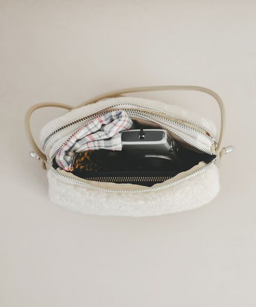 le.coeur blanc（ルクールブラン）の「フェイクボアミニショルダー（ショルダーバッグ・レディース・アイボリー/ブラウン・FREE）」の7枚目の写真