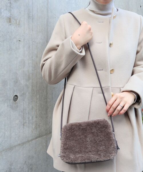 le.coeur blanc（ルクールブラン）の「フェイクボアミニショルダー（ショルダーバッグ・レディース・アイボリー/ブラウン・FREE）」の10枚目の写真