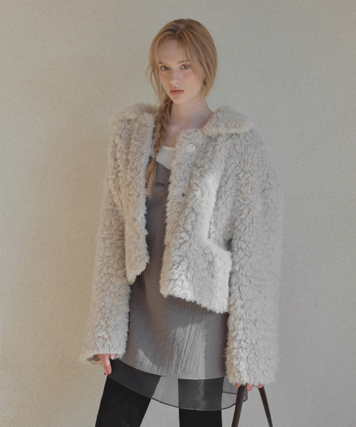 TWEE(トゥウィー)の「Viewed Shearling Collar Fur Jacket(ミリタリージャケット・レディース・ライトグレー/ライトイエロー/キャメル・FREE)」の1枚目の写真