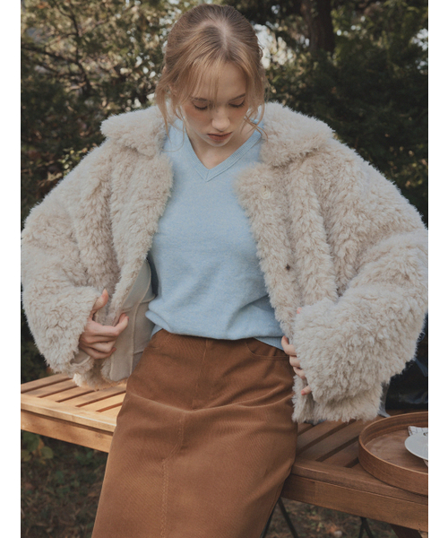 TWEE(トゥウィー)の「Viewed Shearling Collar Fur Jacket(ミリタリージャケット・レディース・ライトグレー/ライトイエロー/キャメル・FREE)」の4枚目の写真