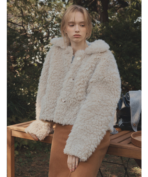 TWEE(トゥウィー)の「Viewed Shearling Collar Fur Jacket(ミリタリージャケット・レディース・ライトグレー/ライトイエロー/キャメル・FREE)」の5枚目の写真