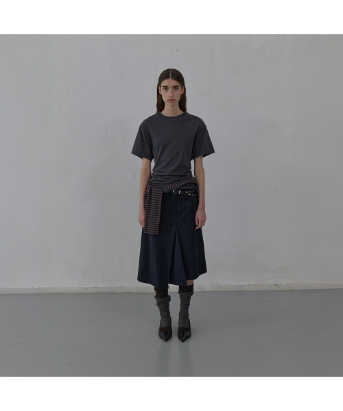 LCDC TM(エルシーディーシーティーエム)の「STRIPED TAILORED MIDI SKIRT (DARK NAVY)(スカート・レディース・その他・SMALL/MEDIUM)」の2枚目の写真