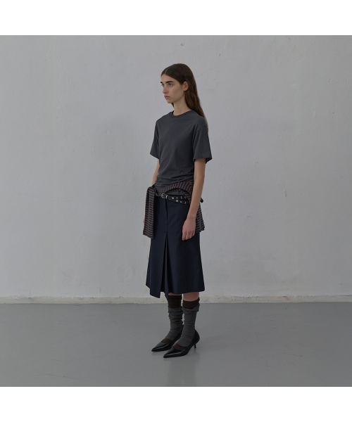LCDC TM(エルシーディーシーティーエム)の「STRIPED TAILORED MIDI SKIRT (DARK NAVY)(スカート・レディース・その他・SMALL/MEDIUM)」の3枚目の写真