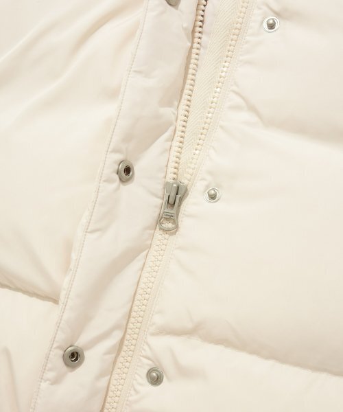 COVERNAT（カバーナット）の「[COVERNAT x WRANGLER] ハイネックコラボアートワークダックダウンアイボリー（ダウンジャケット/コート・レディース・その他・SMALL/MEDIUM/LARGE/X-LARGE）」の5枚目の写真