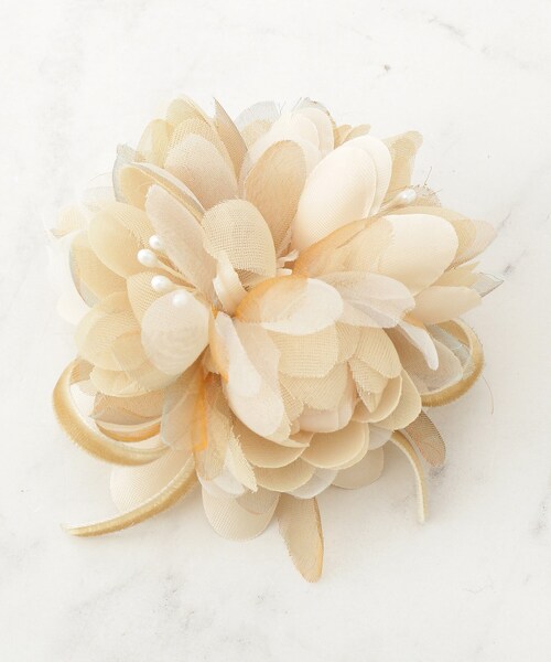 SHOO・LA・RUE（シューラルー）の「【セレモニー】やわらかな印象に MIXリボンコサージュ（ブローチ/コサージュ・レディース・キャメル/グレー/ライトベージュ・00）」の3枚目の写真