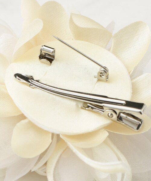 SHOO・LA・RUE（シューラルー）の「【セレモニー】やわらかな印象に MIXリボンコサージュ（ブローチ/コサージュ・レディース・キャメル/グレー/ライトベージュ・00）」の6枚目の写真