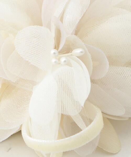 SHOO・LA・RUE（シューラルー）の「【セレモニー】やわらかな印象に MIXリボンコサージュ（ブローチ/コサージュ・レディース・キャメル/グレー/ライトベージュ・00）」の7枚目の写真