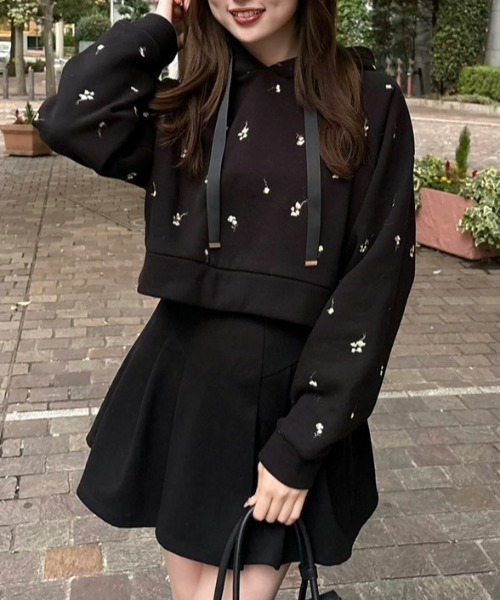 rienda(リエンダ)の「フラワー刺繍スウェットトップス トレーナー 秋服 冬服(スウェット・レディース・ホワイト/ブラック/ピンク・FREE)」の3枚目の写真