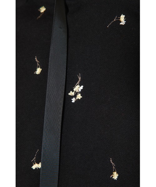 rienda(リエンダ)の「フラワー刺繍スウェットトップス トレーナー 秋服 冬服(スウェット・レディース・ホワイト/ブラック/ピンク・FREE)」の12枚目の写真