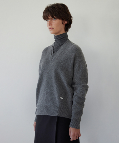 LEVAR(レバー)の「Double V-Neck Knit - Charcoal(ニット/セーター・レディース・ダークグレー・FREE)」の2枚目の写真