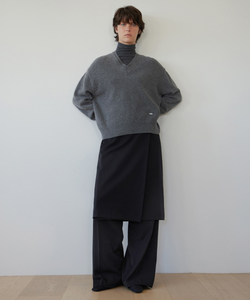 LEVAR(レバー)の「Double V-Neck Knit - Charcoal(ニット/セーター・レディース・ダークグレー・FREE)」の4枚目の写真