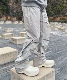 ナイロンオブリークバッグジッパーパンツ（クリーム）