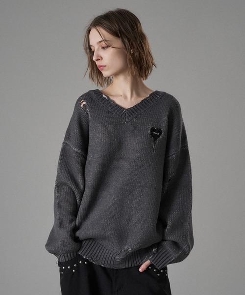 ONCILY(オンシェリー)の「VINTAGE LIKE DAMAGE V-NECK KNIT / ヴィンテージライクダメージVネックニット(ニット/セーター・メンズ・ブラック/ブラウン・MEDIUM/SMALL/LARGE)」の4枚目の写真