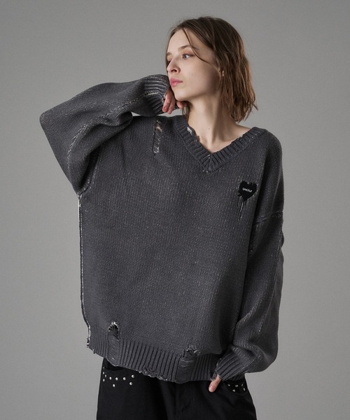 ONCILY(オンシェリー)の「VINTAGE LIKE DAMAGE V-NECK KNIT / ヴィンテージライクダメージVネックニット(ニット/セーター・メンズ・ブラック/ブラウン・MEDIUM/SMALL/LARGE)」の5枚目の写真