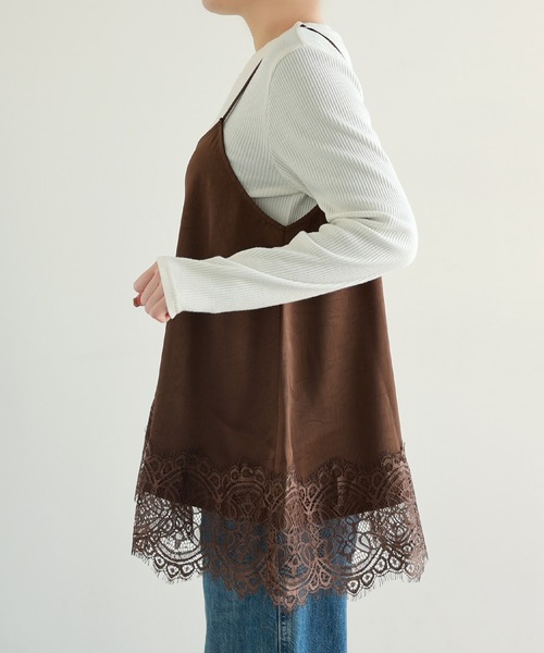 andme(アンドミー)の「【新色追加】サテン裾レースキャミソール【選べる着丈】(キャミソール・レディース・ブラウン/オフホワイト/ブラック/キナリ・MT/M)」の22枚目の写真