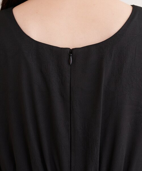 natural couture（ナチュラルクチュール）の「フラワージャガードジゴスリーブワンピース（ワンピース・レディース・ブラック/オフホワイト/ベージュ・FREE）」の8枚目の写真