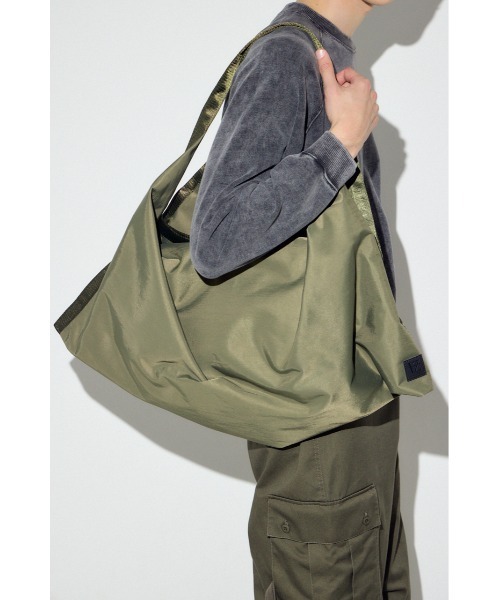 AZUL by moussy(アズールバイマウジー)の「変形トートバッグ(トートバッグ・メンズ・カーキ/ブラック・FREE)」の12枚目の写真