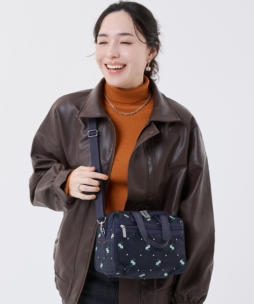 LeSportsac(レスポートサック)の「EVERYDAY SM SATCHEL フローラルラティスEMB(ショルダーバッグ・レディース・ブルー・FREE)」の1枚目の写真