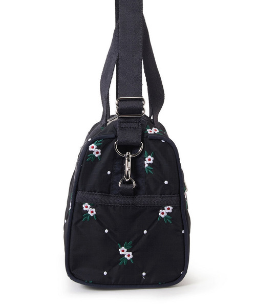 LeSportsac(レスポートサック)の「EVERYDAY SM SATCHEL フローラルラティスEMB(ショルダーバッグ・レディース・ブルー・FREE)」の5枚目の写真