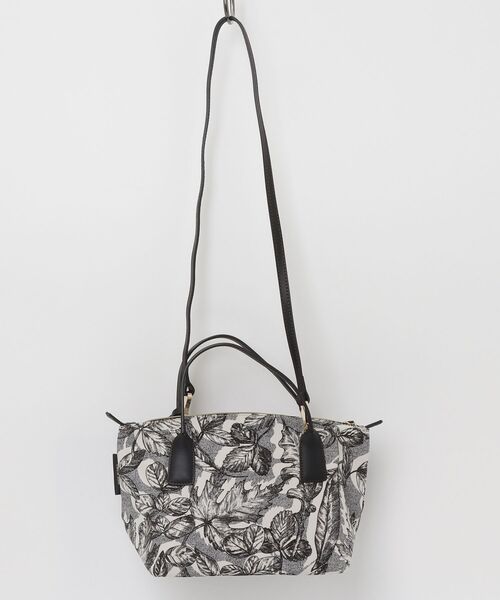 Roberta Pieri(ロベルタピエリ)の「ROBERTA PIERI (ロベルタ ピエリ)TAPESTRY ND(トートバッグ・レディース・ブラック・F)」の2枚目の写真