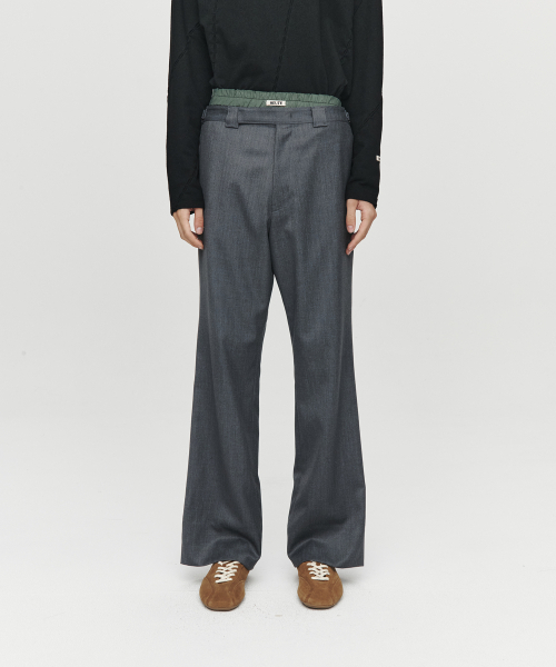 HEUTE(ホイテ)の「WOOL SLIM PANTS (GREY)(スラックス・メンズ・グレー・M/L)」の1枚目の写真