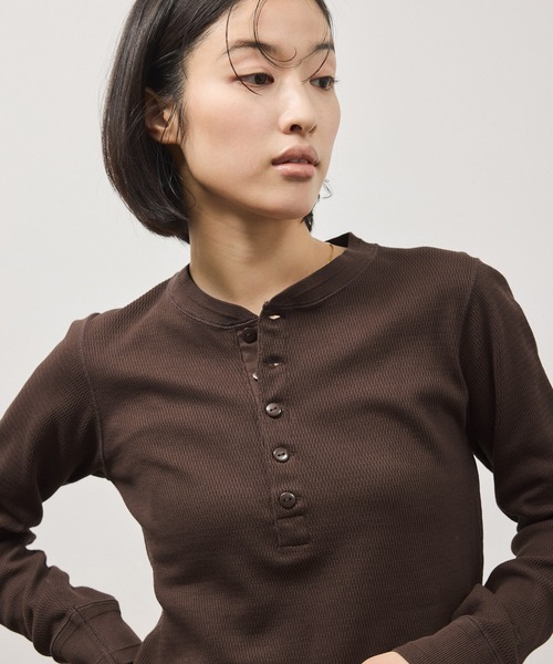 ADAM ET ROPE'(アダムエロペ)の「【FAITH for ADAM ET ROPE'】別注サーマルTOPS(Tシャツ/カットソー・レディース・キナリ/ブラウン/ブルー・FREE)」の2枚目の写真