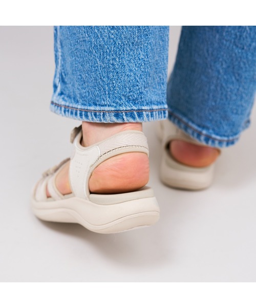 Clarks(クラークス)の「Mira Madi / ミラマディ (ストーン)(サンダル・レディース・ストーン・UK6/UK5.5/UK5/UK4.5/UK4/UK3.5/UK3)」の19枚目の写真
