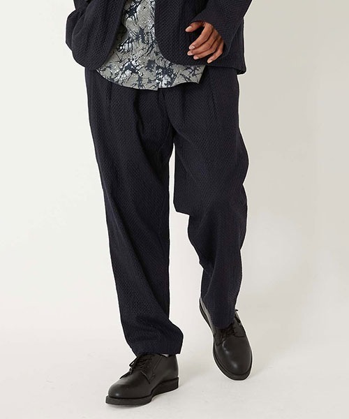 BLUE BLUE JAPAN（ブルーブルージャパン）の「マイヤーレース タックストレートパンツ（その他パンツ・メンズ・ダークネイビー・S/L/XL/M）」の2枚目の写真