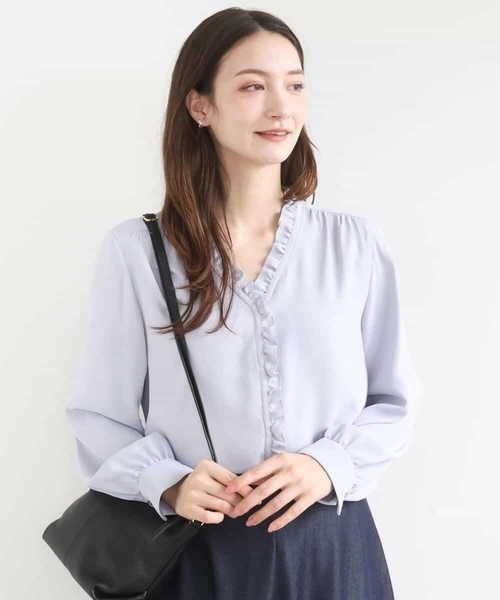 MK MICHEL KLEIN（エムケーミッシェルクラン）の「[洗える]Vネックミニフリルブラウス（シャツ/ブラウス・レディース・ライトブルー/ホワイト・38）」の7枚目の写真