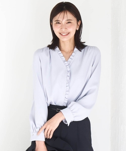 MK MICHEL KLEIN（エムケーミッシェルクラン）の「[洗える]Vネックミニフリルブラウス（シャツ/ブラウス・レディース・ライトブルー/ホワイト・38）」の16枚目の写真