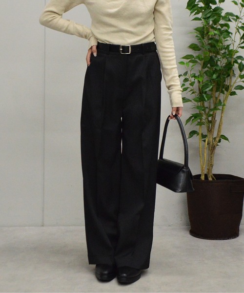 &soiree(アンドソワレ)の「タックストレートスラックス(スラックス・レディース・グレー/ブラック・MEDIUM)」の2枚目の写真