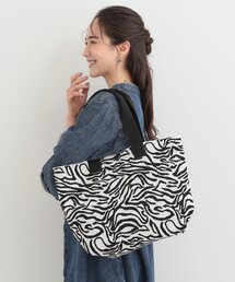 大人のカジュアルスタイルに ニットトートバッグ
