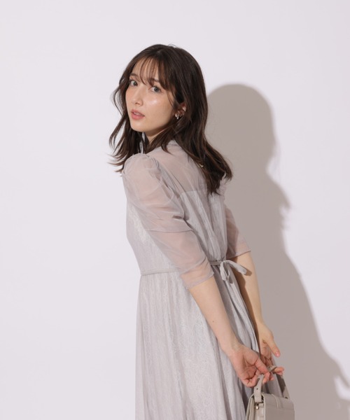 Apuweiser-riche(アプワイザーリッシェ)の「ラメレースレイヤードドレス(ワンピース・レディース・ブラック/グレイッシュベージュ・2/1/0)」の2枚目の写真