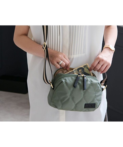 LIZDAYS(リズデイズ)の「LIZDAYS QUILTED NYLON WALLET BAG(ショルダーバッグ・レディース・ダークグレー/ナチュラル/グリーン系/ブラック/グレイッシュベージュ・FREE)」の15枚目の写真