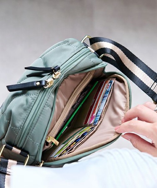 LIZDAYS(リズデイズ)の「LIZDAYS QUILTED NYLON WALLET BAG(ショルダーバッグ・レディース・ダークグレー/ナチュラル/グリーン系/ブラック/グレイッシュベージュ・FREE)」の16枚目の写真