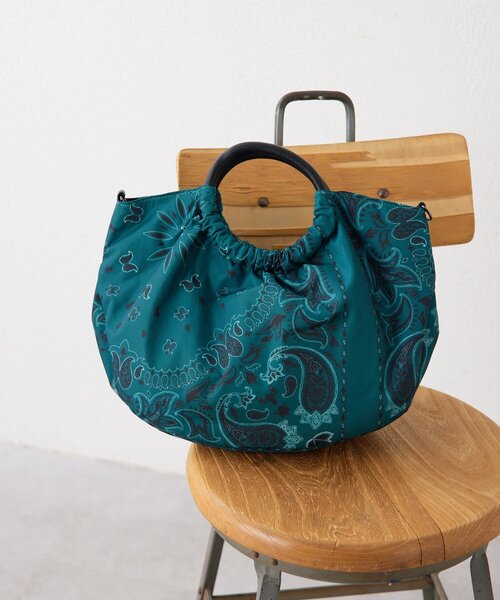 ear PAPILLONNER(イアパピヨネ)の「《撥水/便利な2WAY》ハーフサークルバッグ(ショルダーバッグ・レディース・ブラック/グリーン系その他/アイボリー・FREE)」の3枚目の写真