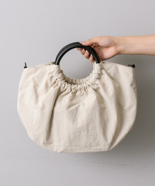 ear PAPILLONNER(イアパピヨネ)の「《撥水/便利な2WAY》ハーフサークルバッグ(ショルダーバッグ・レディース・ブラック/グリーン系その他/アイボリー・FREE)」の22枚目の写真